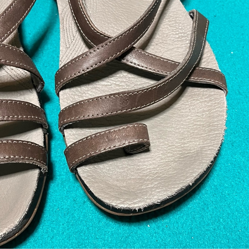 Chaco Leather Sandals with Criss-Cross Straps and Toe Strap Sz 10 - Picture 3 of 10